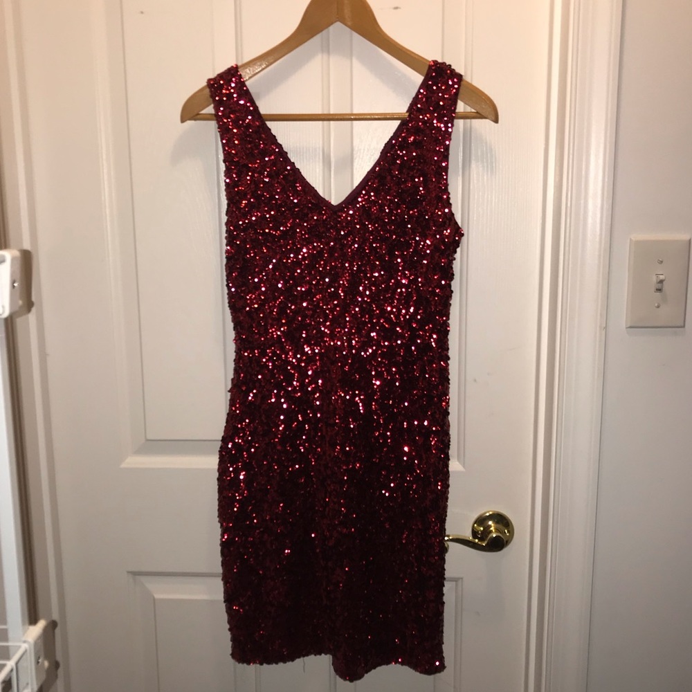Red sequin dress😍💋